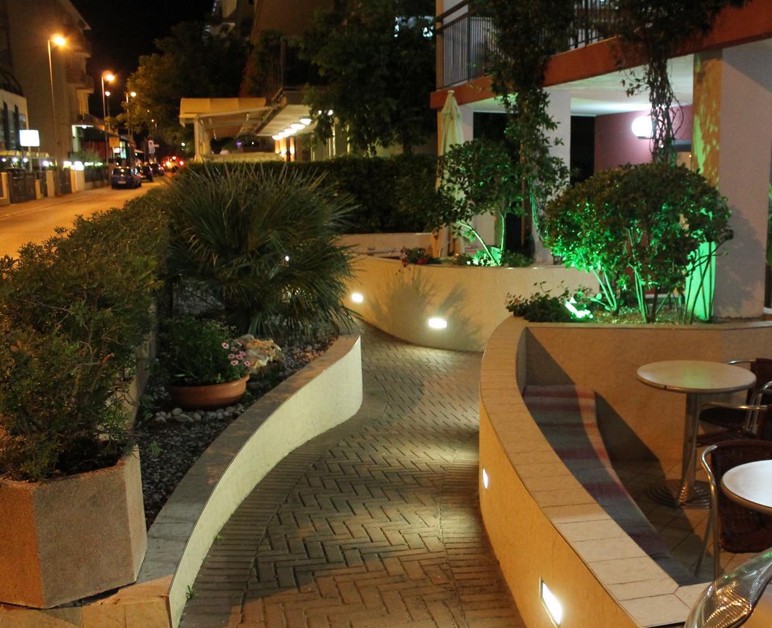 Hotel Oblio ริมินี ภายนอก รูปภาพ